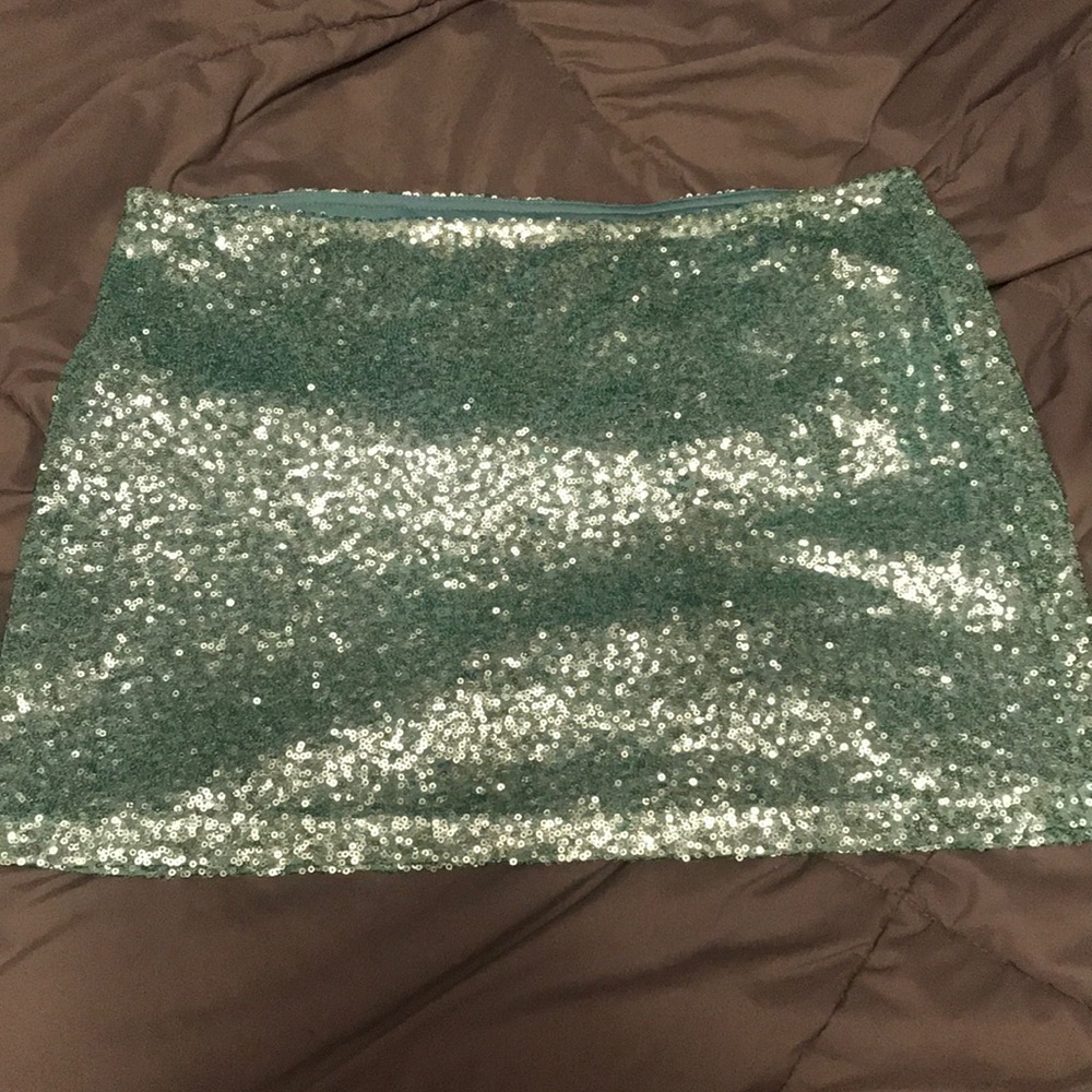 Turquoise mini skirt!